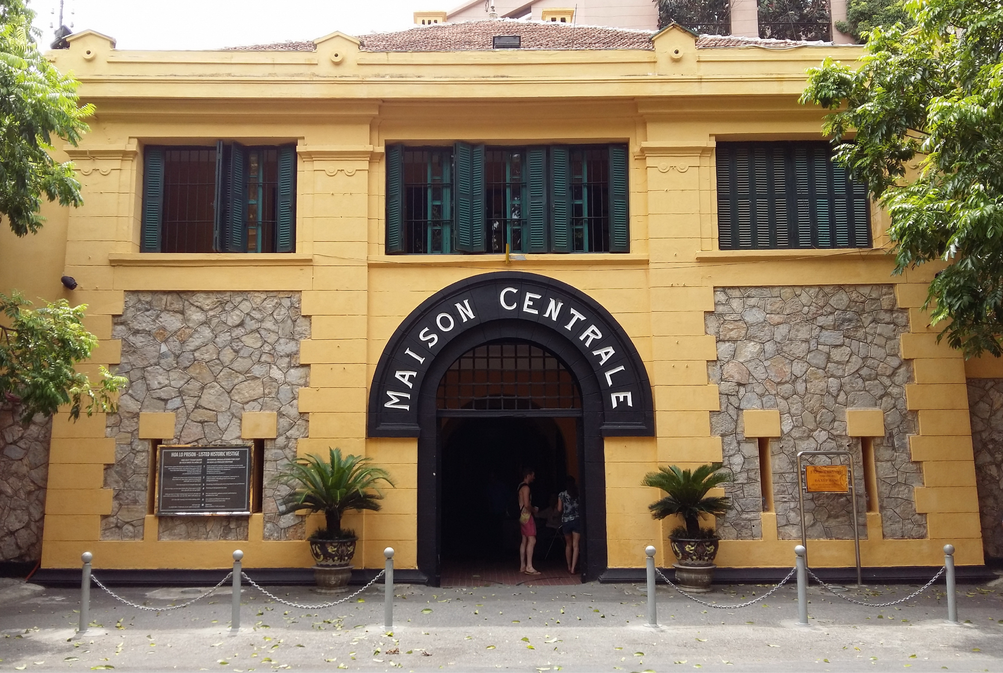 Uncover powerful stories of resilience and resistance at Hoa Lo Prison, a haunting relic of Hanoi’s turbulent past